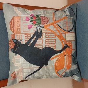 Cat on bicycle with tulips pillow 🐦
